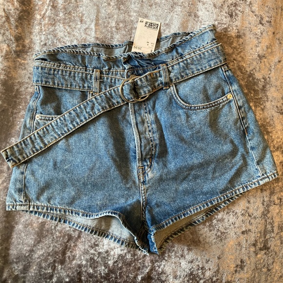 H&M Denim Shorts - Picture 1 of 3